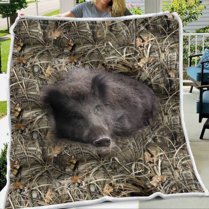 Boar Hunting Quilt – AI100122